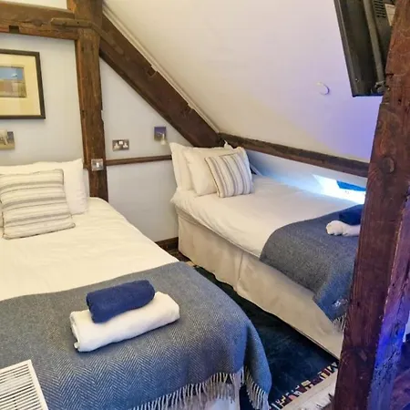 Seaside Loft Abbey Views With Parking *