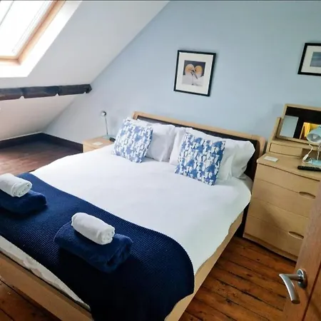 Seaside Loft Whitby Abbey Views, Central Apartment *