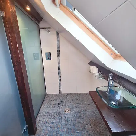 아파트 Seaside Loft Abbey Views With Parking