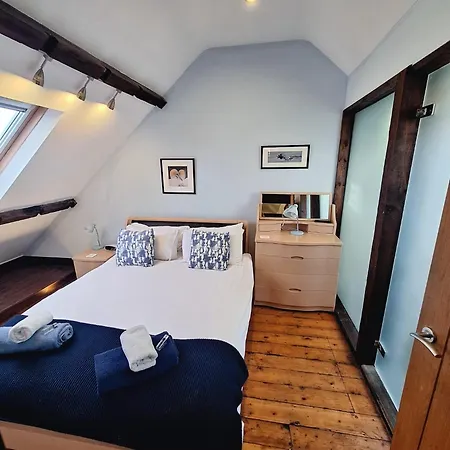 Seaside Loft Abbey Views With Parking 아파트