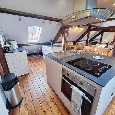 Seaside Loft Whitby Abbey Views, Central Apartment