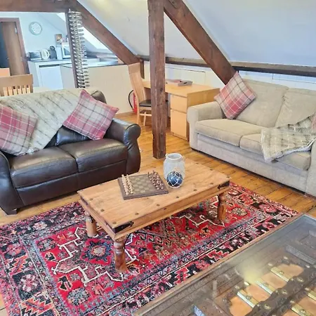 Seaside Loft Whitby Abbey Views, Central Apartment Whitby